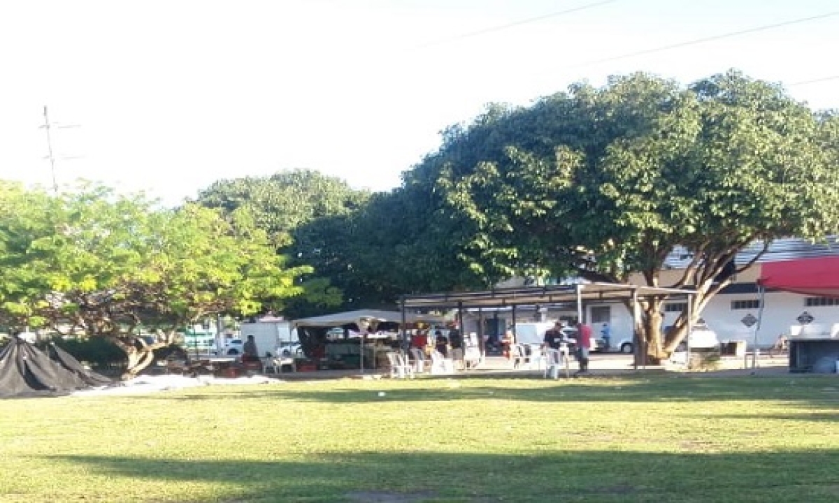 Segundo os comerciantes ouvidos pelo Portal Infonet, fiscais da Emsurb levaram a notificação nesta última quarta-feira, 29 (Foto: Enviada por internauta)