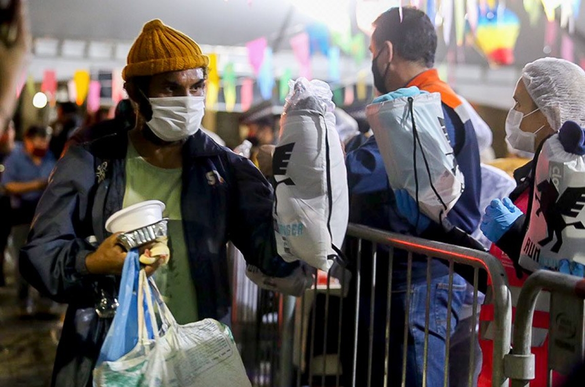 Distribuição de kits de higiene em SP: moradores de rua devem ser atendidos pelo reforço nos recursos (Foto: Governo de São Paulo)