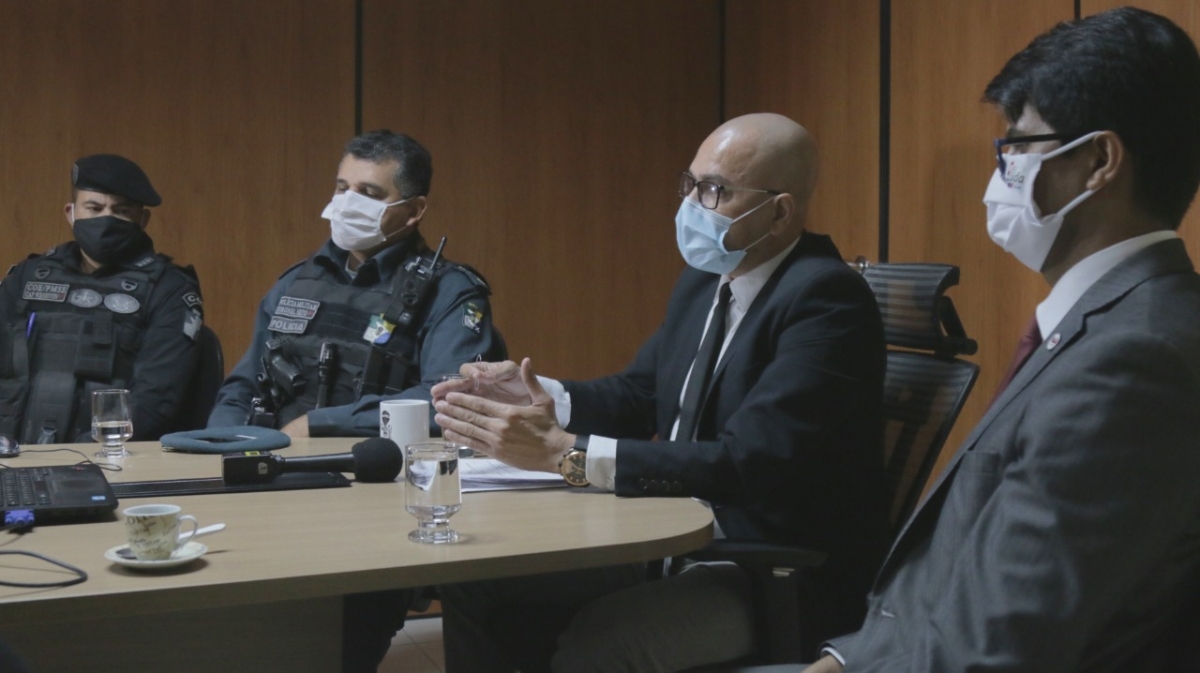 Em coletiva, negociadores explicam ocorrência com reféns e dizem que vidas foram preservadas (Foto: SSP/SE)