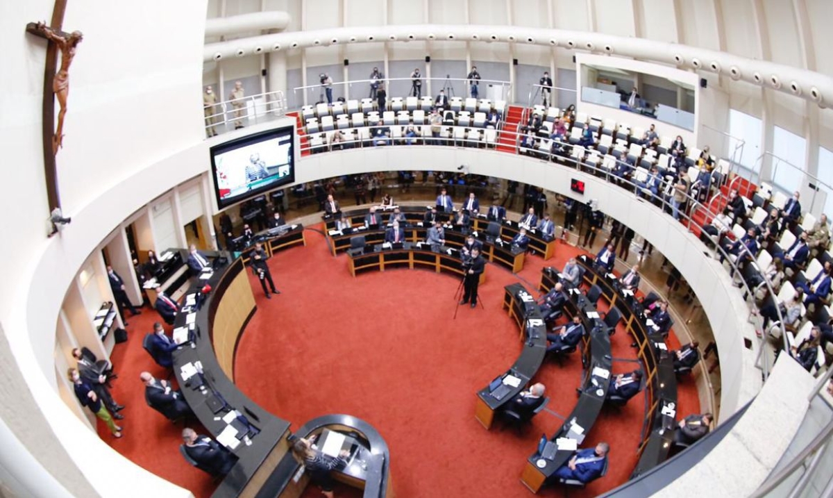 Em SC deputados abrem processo de impeachment contra governador e vice (Foto: Daniel Conzi/ Agência Alesc)