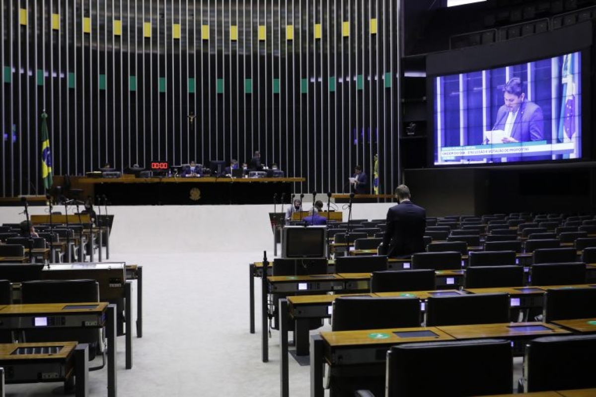 Parlamentares analisam emendas em votação virtual na sessão do Plenário (Foto: Maryanna Oliveira/ Câmara dos Deputados)