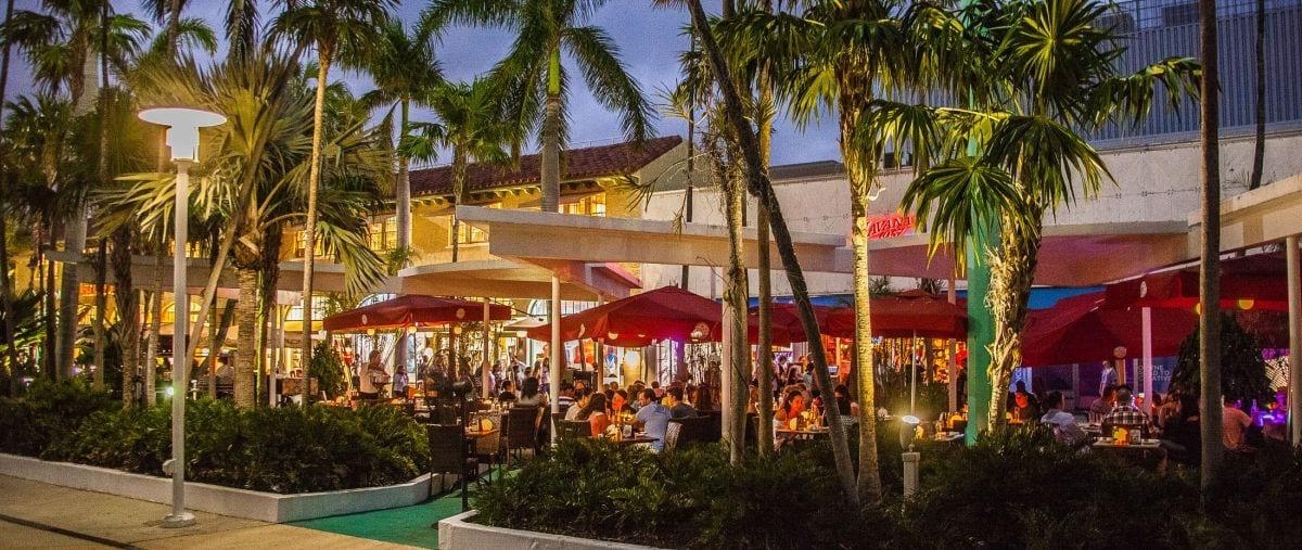A Lincoln Road é o melhor lugar para se fazer o ??people watching? em Miami (Foto: Carla Passos)