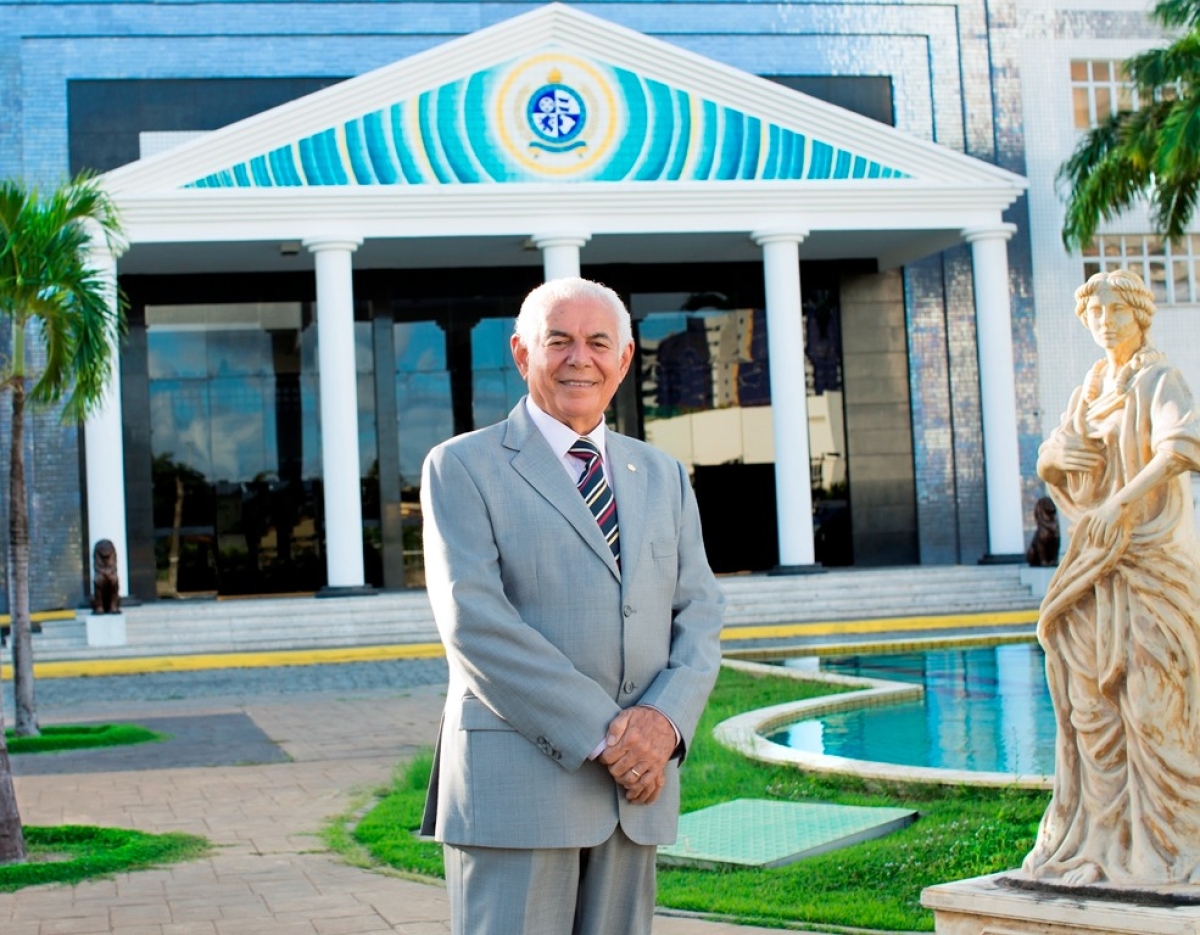 Jouberto Uchôa será empossado na Academia Sergipana de Educação (Foto: Assessoria de Imprensa Unit)