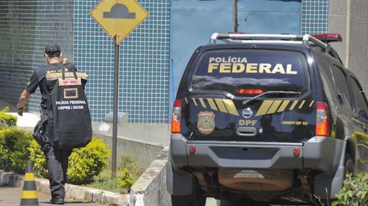 Os policiais federais cumpriram 40 mandados de busca e apreensão e um de prisão (Foto: Destaque Notícias)
