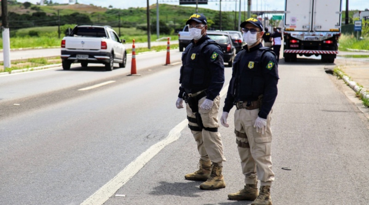 Umbaúba: PRF apreende "rebites" na BR-101 (Foto: PRF/SE)