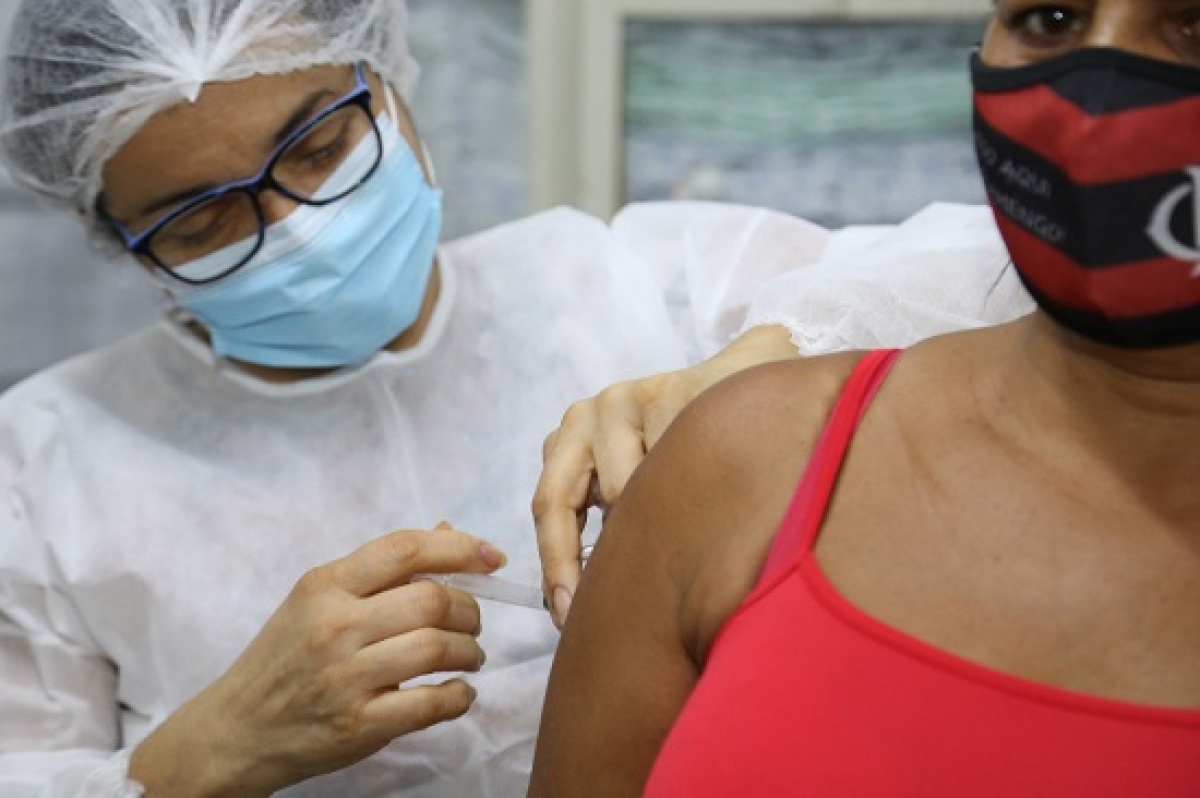 Vacinação ocorre para a população de 20 a 49 anos. Ao todo, 30 mil adultos já foram imunizados no estado (Foto: André Moreira)
