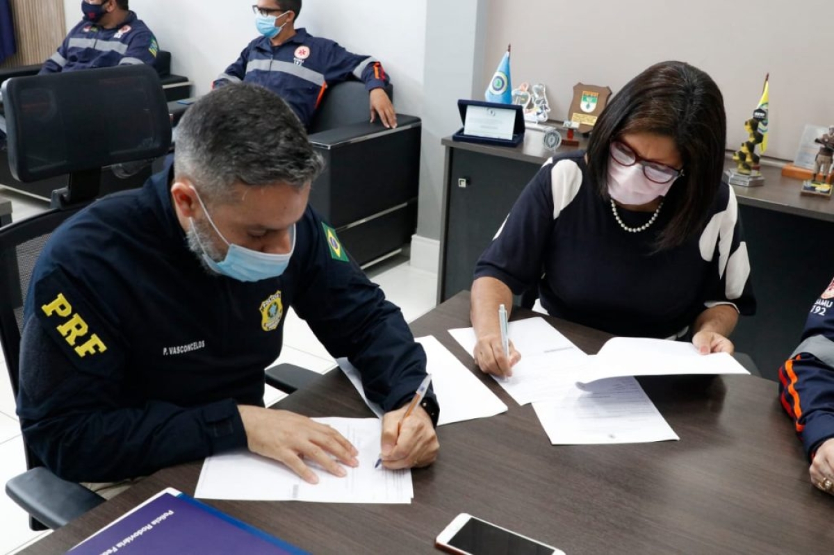 SES assina Termo de Cooperação Técnica com a PRF para instalação de bases do Samu em suas unidades (Foto: Valter Sobrinho/ SES/SE)