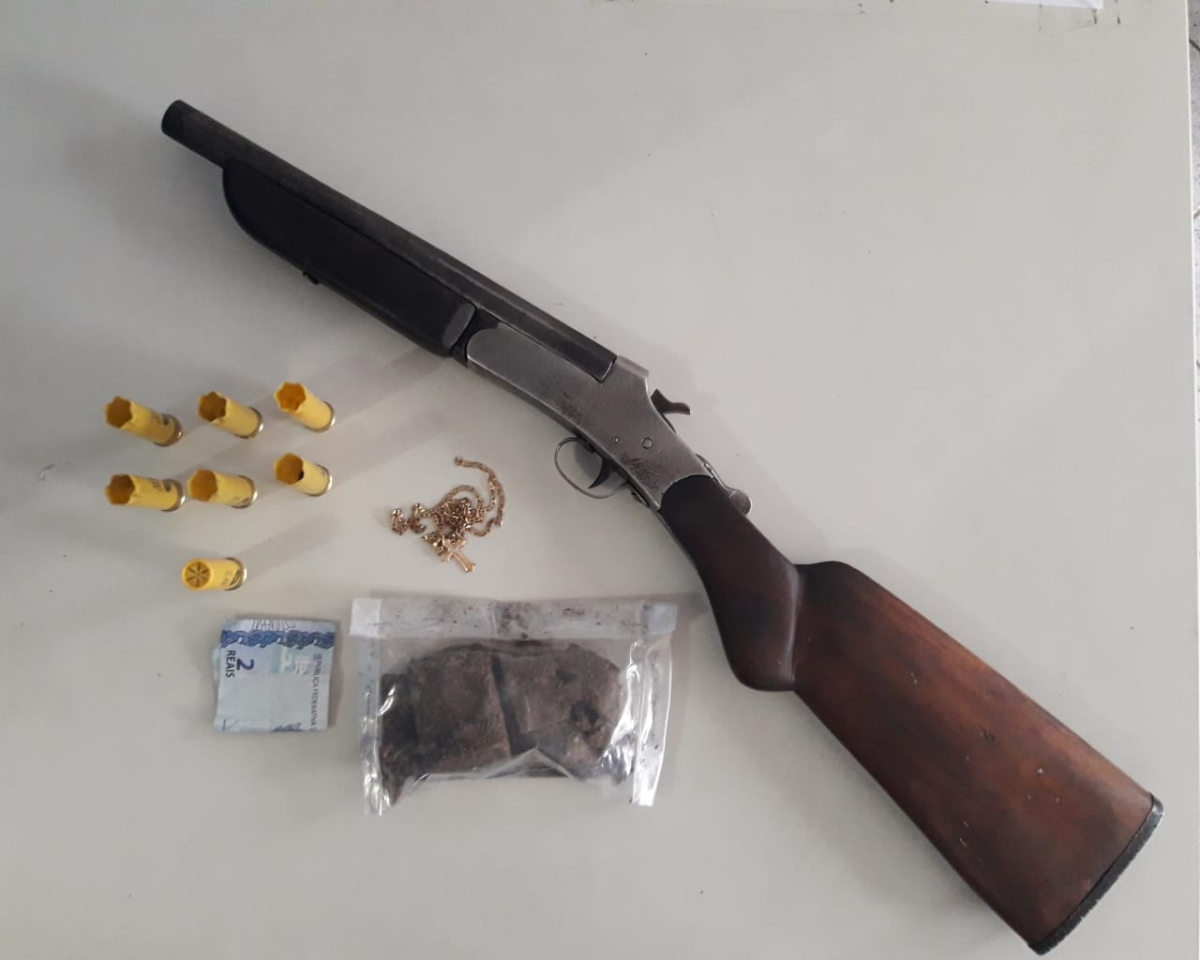 Ex-presidiário suspeito de tráfico de drogas e roubo de motocicleta morre em confronto com a polícia em Capela (Foto: SSP/SE)