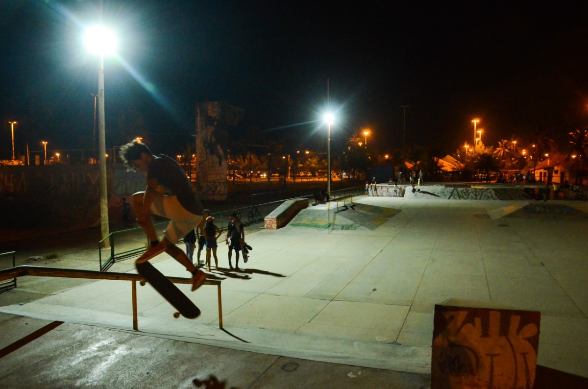 Pista de Skate da Orla da Atalaia recebe nova iluminação (Foto: Felipe Goettenauer)