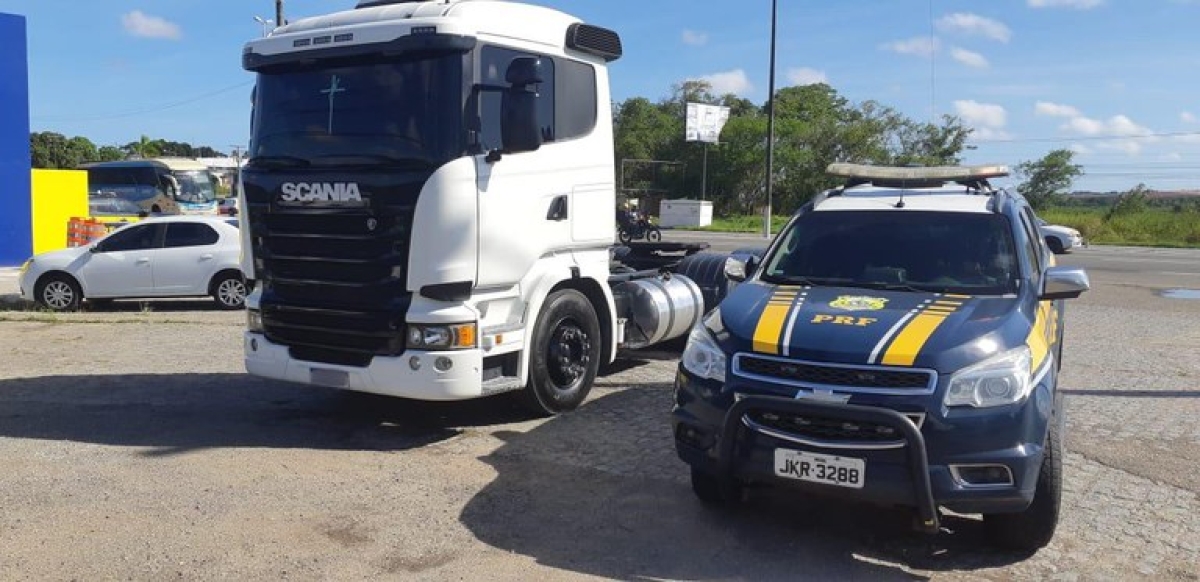 Sergipe: PRF recupera na BR-235 caminhão roubado em Recife/PE (Foto: PRF)