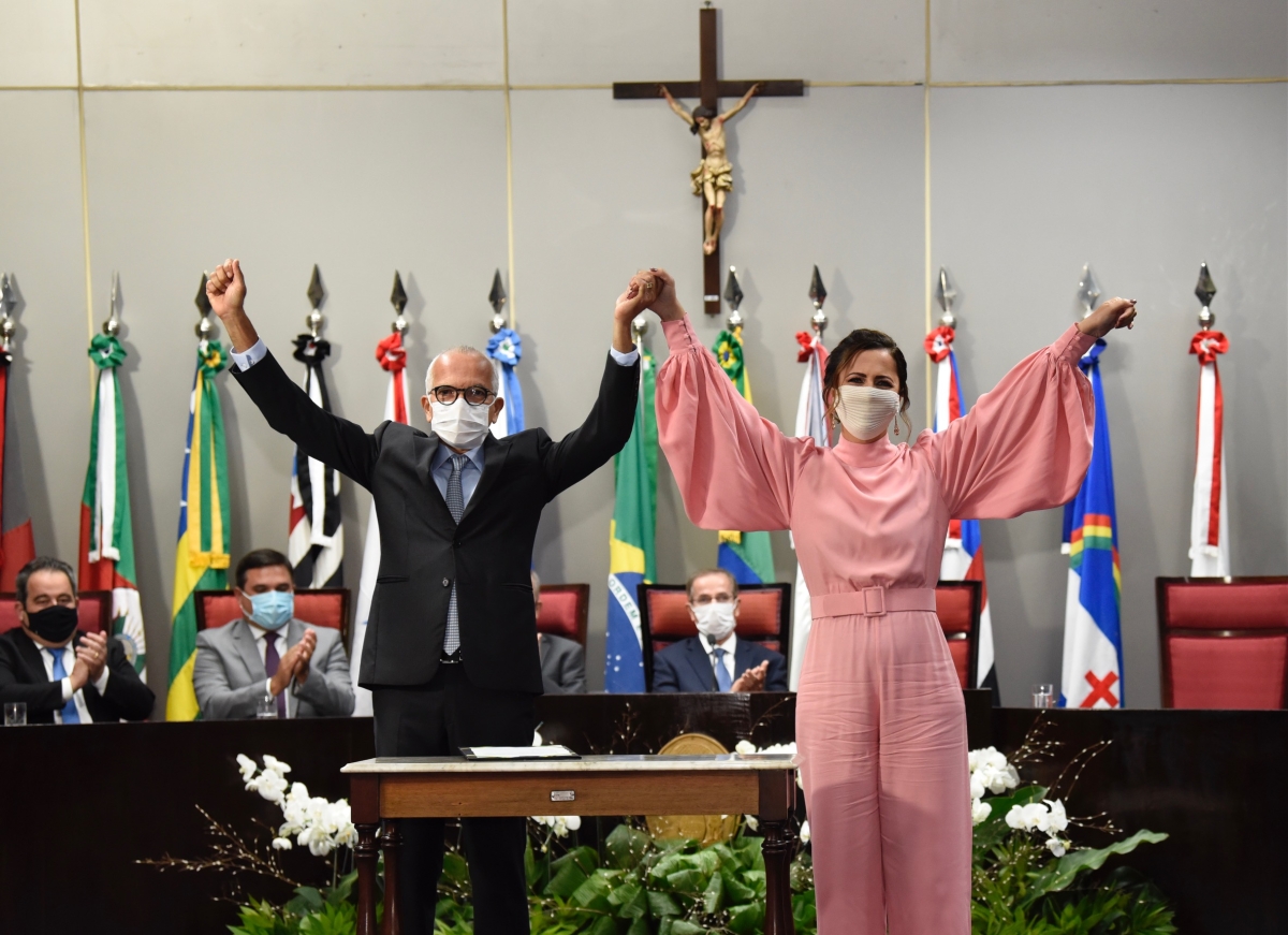 Edvaldo e Katarina são empossados prefeito e vice-prefeita de Aracaju (Foto: Ana Lícia Menezes/ PMA)