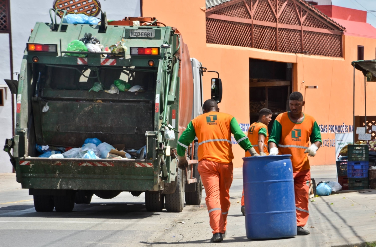 Ainda de acordo com a Emsurb, ações como essas ajudam a proteger também os agentes de limpeza (Foto: Felipe Goettenauer)
