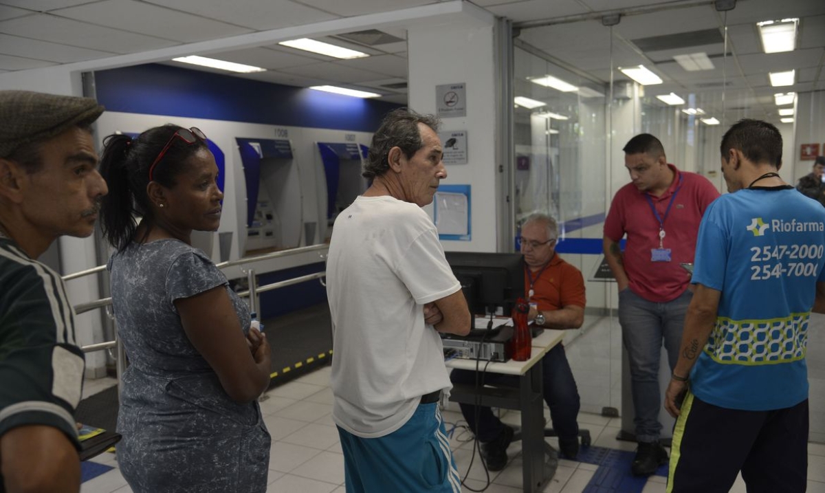 Nascidos em setembro podem sacar auxílio emergencial a partir desta quarta, 20/1 (Foto:  Fernando Frazão/ Agência Brasil)