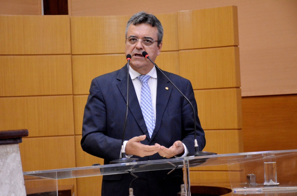 Luciano Pimentel lamenta afastamento de concursados em Graccho Cardoso e critica postura de Arakém Aragão (Foto: Assessoria Luciano Pimentel)