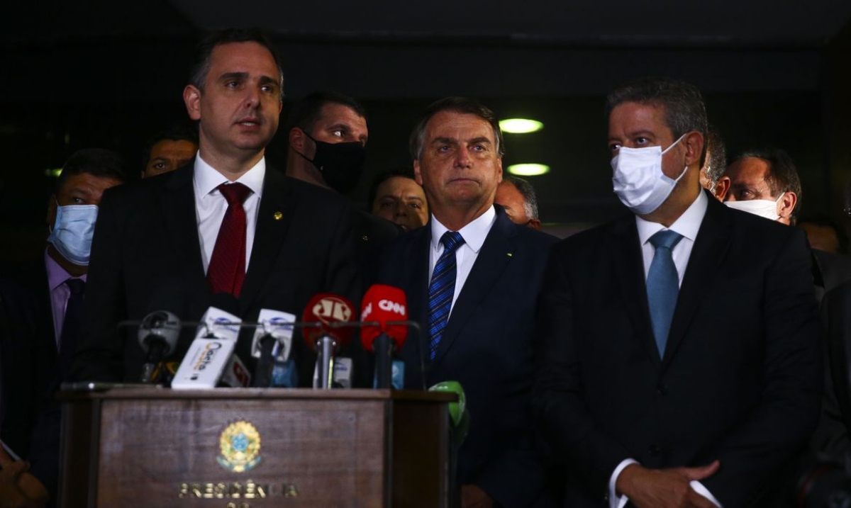 Bolsonaro entrega medida provisória para privatização da Eletrobras (Foto: Marcelo Camargo/ Agência Brasil)