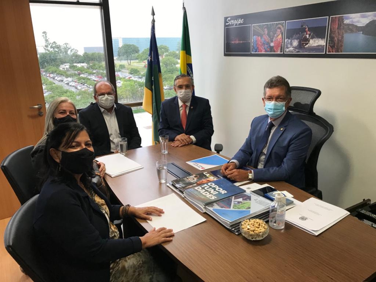 "Seguimos nossa luta pela melhoria dos hospitais sergipanos", afirma Eduardo Amorim