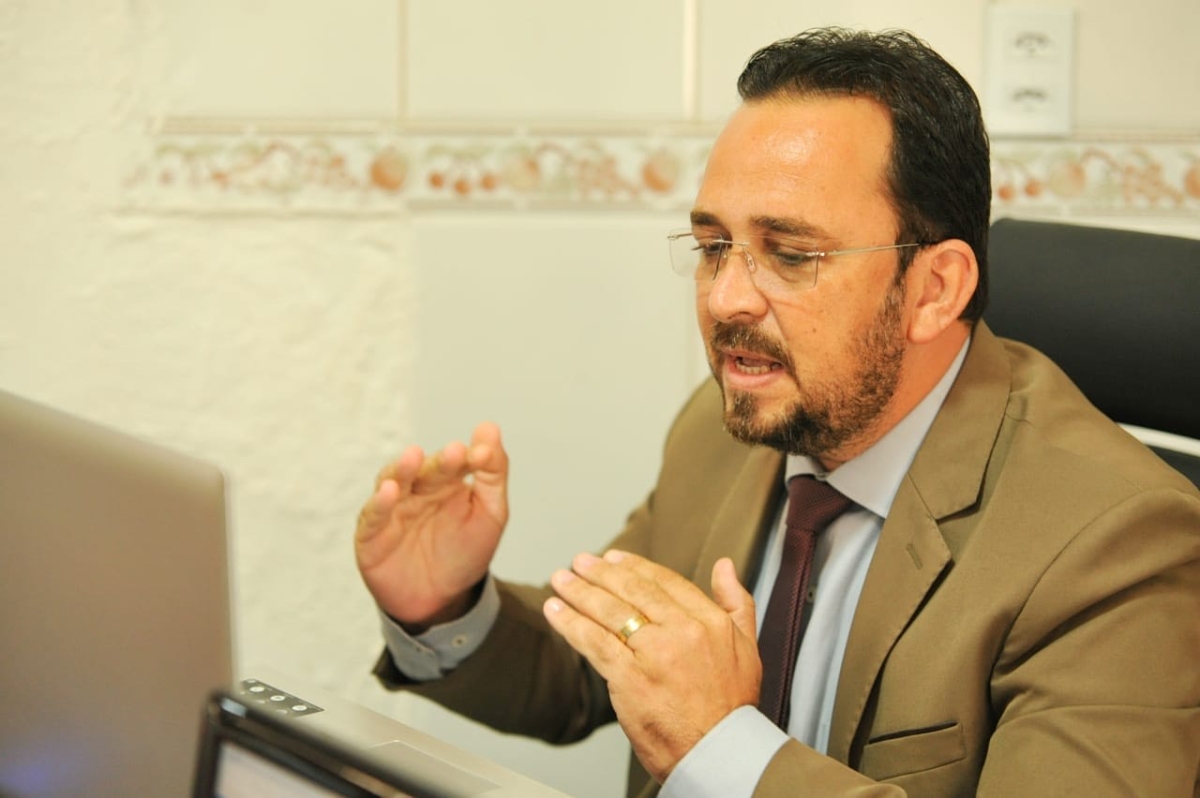 CMA aprova PL de Fábio Meireles que prevê punição aos postos com venda de combustível adulterado (Foto: Assessoria Fábio Meireles)