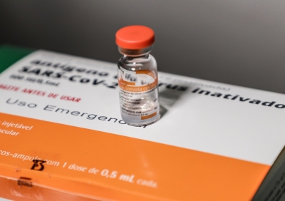 Sergipe recebe mais 26 mil doses da Coronavac para vacinar idosos de 78 a 79 anos de idade (Foto: Flávia Pacheco/ SES/SE)