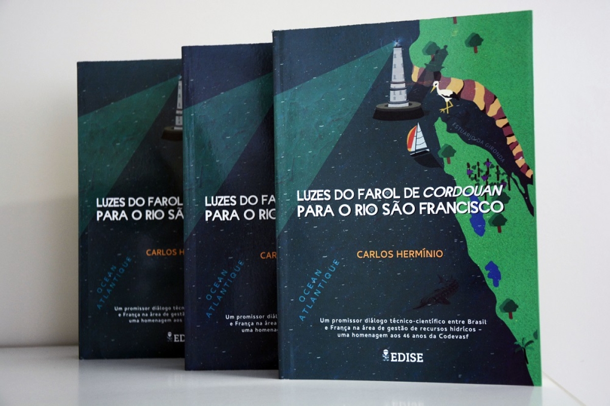 Livro "Luzes do Farol de Cordouan para o Rio São Francisco" (Foto: Segrase)