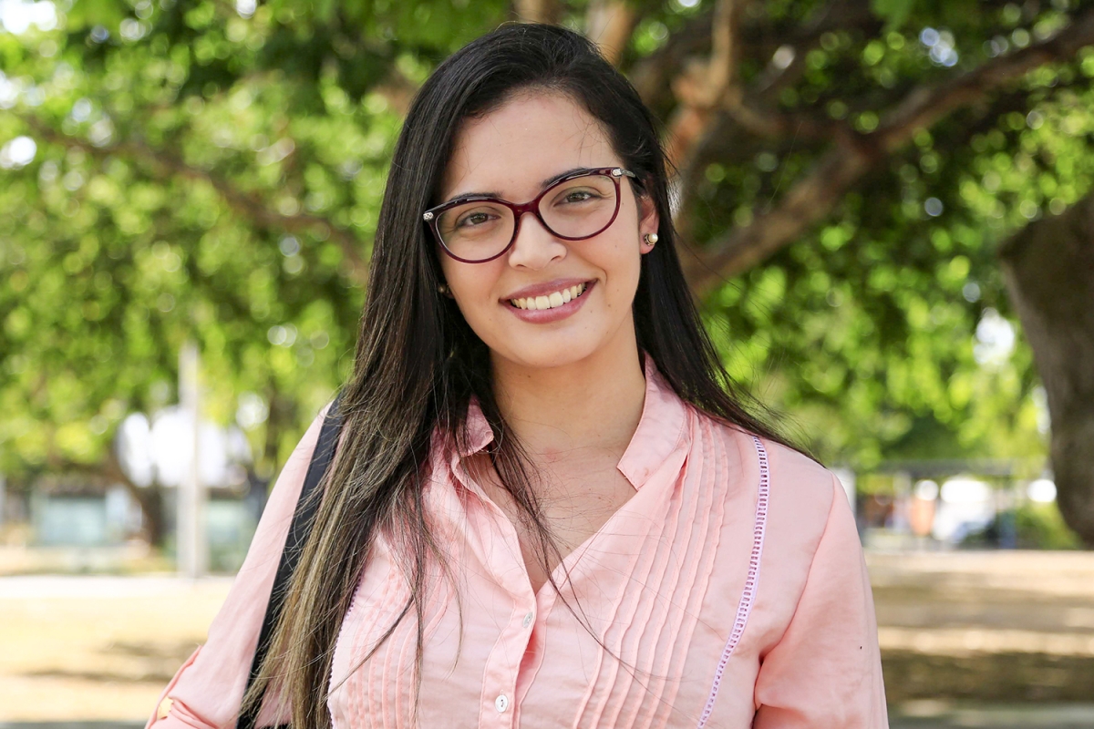 Layanne Nascimento Fraga: ??A pitomba não estimula tanto a sua comercialização por conta do seu baixo rendimento? (Foto: Giordanna Belotti)