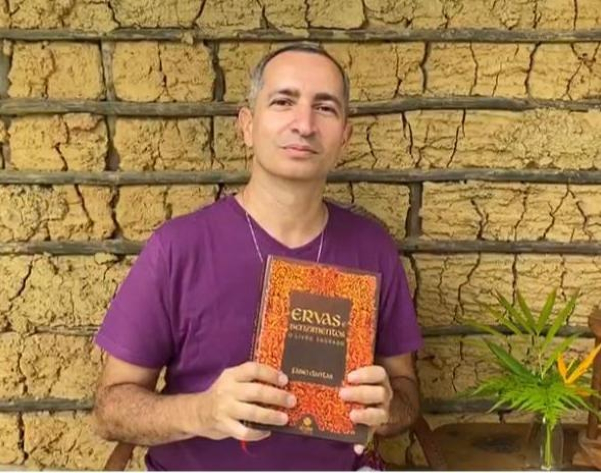 Novo livro de Fábio Dantas aborda ervas e benzimentos (Foto: Assessoria)