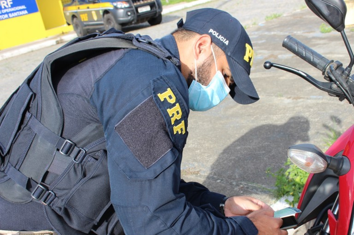 Sergipe: PRF recupera moto roubada momentos antes e prende dupla de criminosos (Foto: PRF/ gov.br)