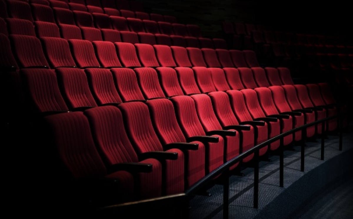 O Cinemark, instalado nos shoppings Jardins e Riomar, não deu previsão para retorno das atividades (Foto ilustrativa: Freepik)