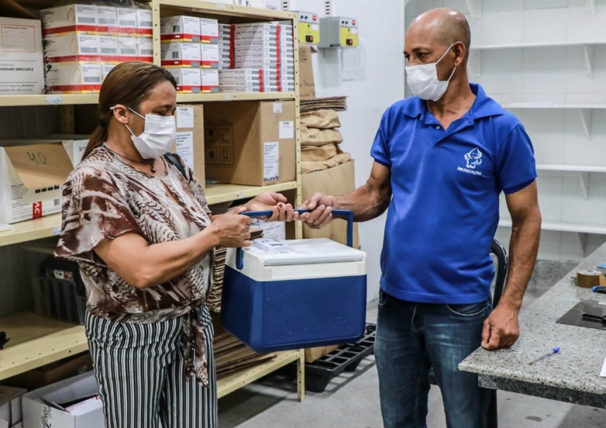 Saúde distribui novo lote de vacinas para os municípios sergipanos neste sábado, 24/4 (Foto: Flávia Pacheco/ SES/SE)