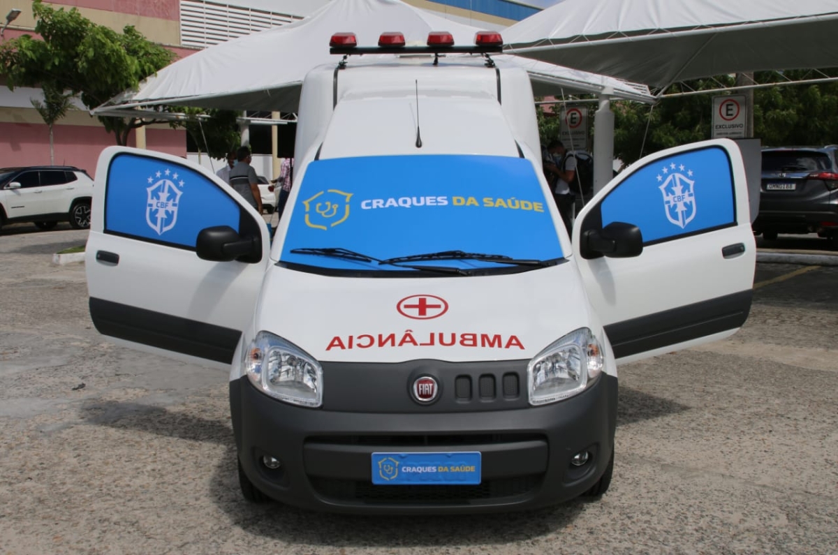 Secretaria de Estado da Saúde recebe doação de ambulância da Confederação Brasileira de Futebol (Foto: Valter Sobrinho/ SES/SE)