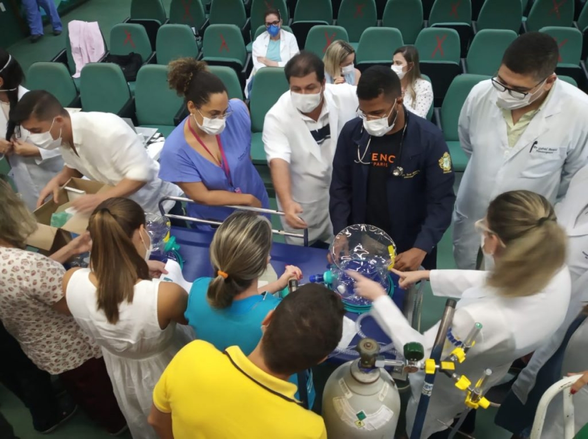 Fisioterapeutas participam de treinamento no Huse para uso do capacete Elmo (Foto: SES/SE)