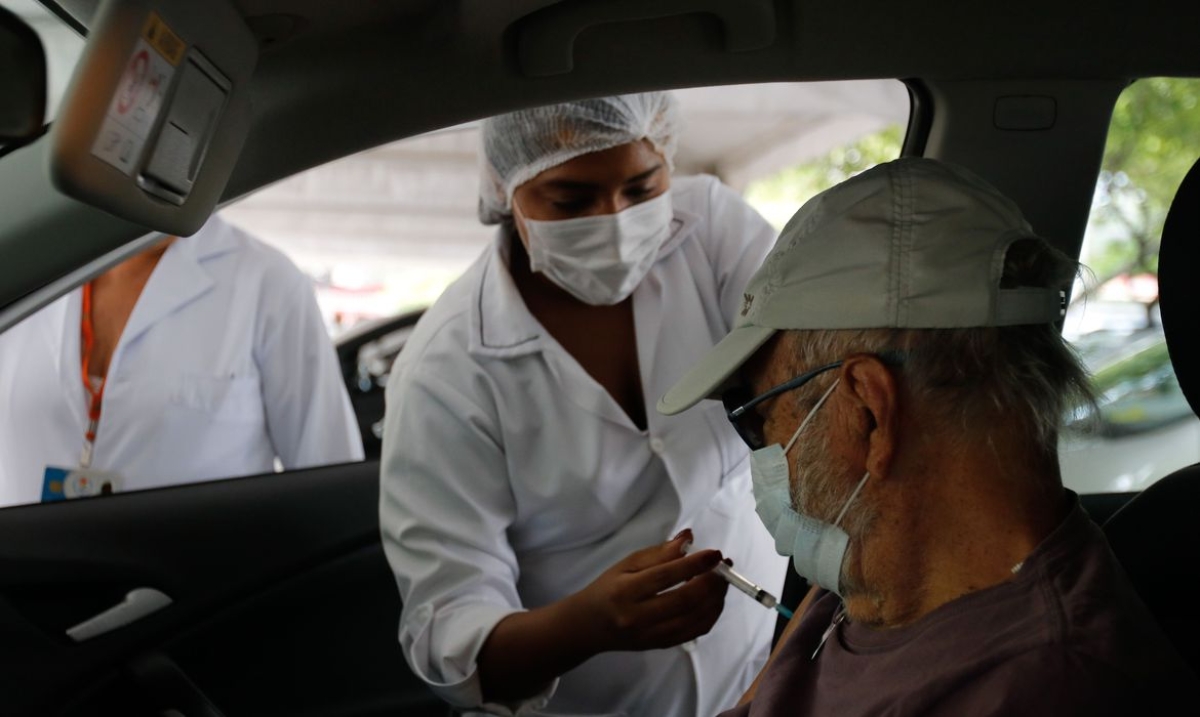 Vacinação reduz pela metade morte entre idosos com mais de 80 anos (Foto: Tânia Rêgo/ Agência Brasil)