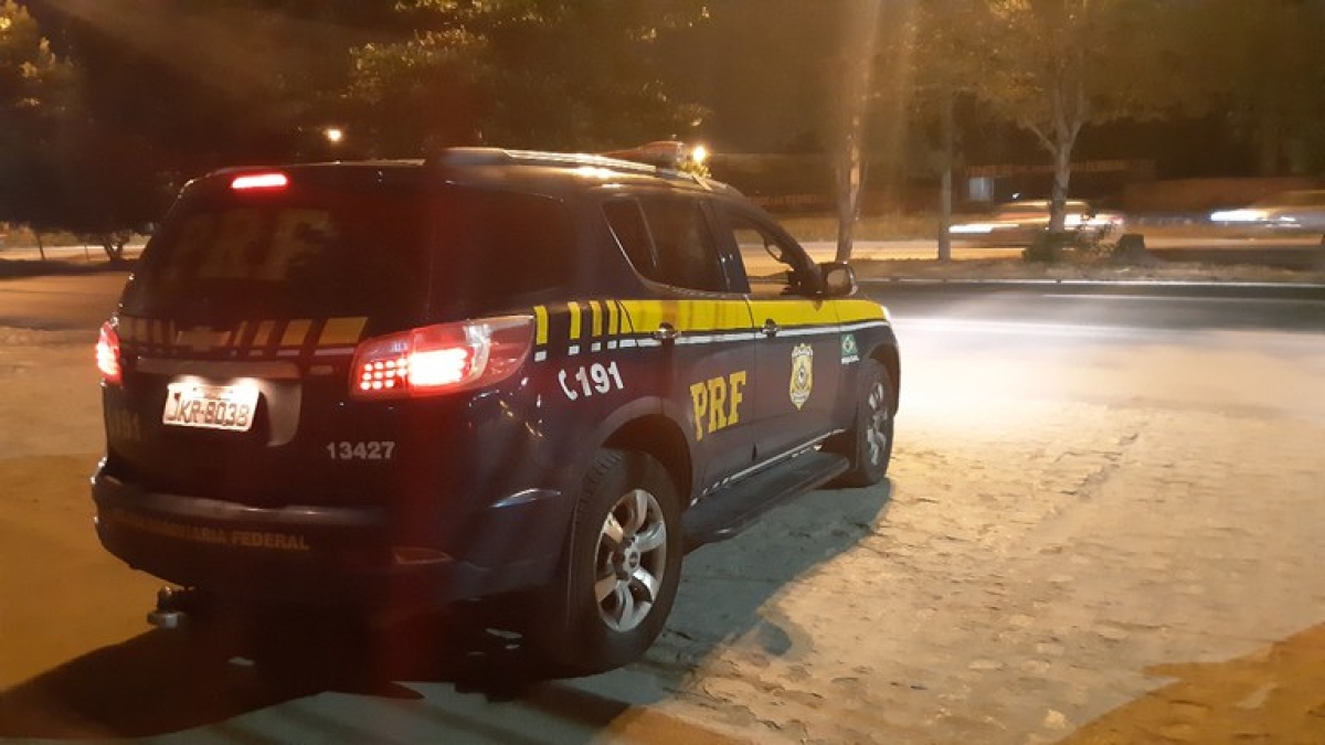 Aracaju/SE: Carro roubado é recuperado pela PRF na BR-235 (Foto: PRF/SE)