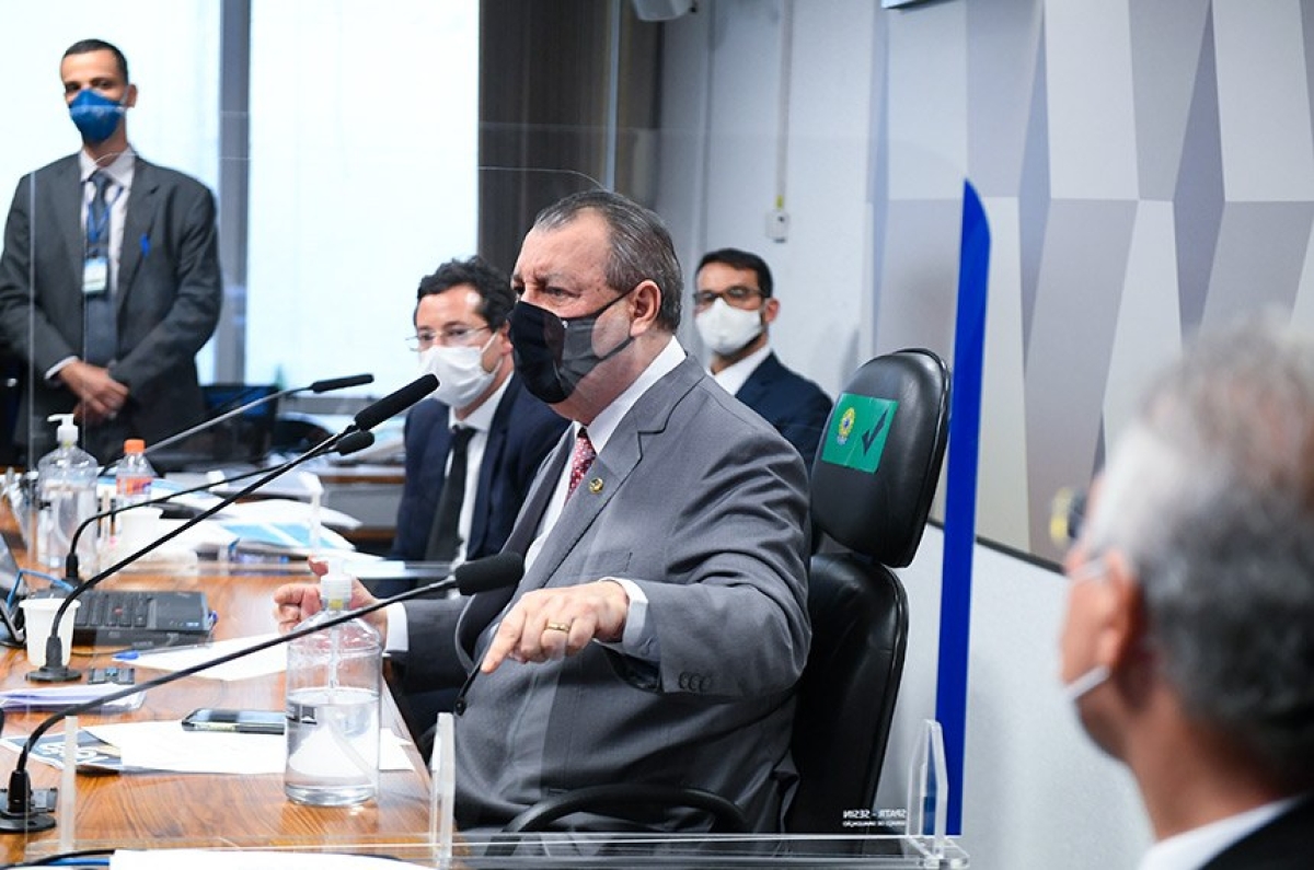 O presidente da CPI da Pandemia, Omar Aziz, após ter negado inicialmente pedidos de prisão de Fabio Wajngarten feitos pelos integrantes da comissão, anunciou o encaminhamento à Procuradoria da República (Foto: Marcos Oliveira/ Agência Senado)