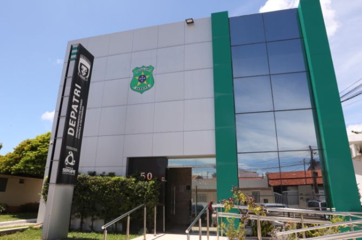 PC prende em flagrante mulher que comprava pelo WhatsApp com falsos depósitos bancários em Aracaju (Foto: SSP/SE)