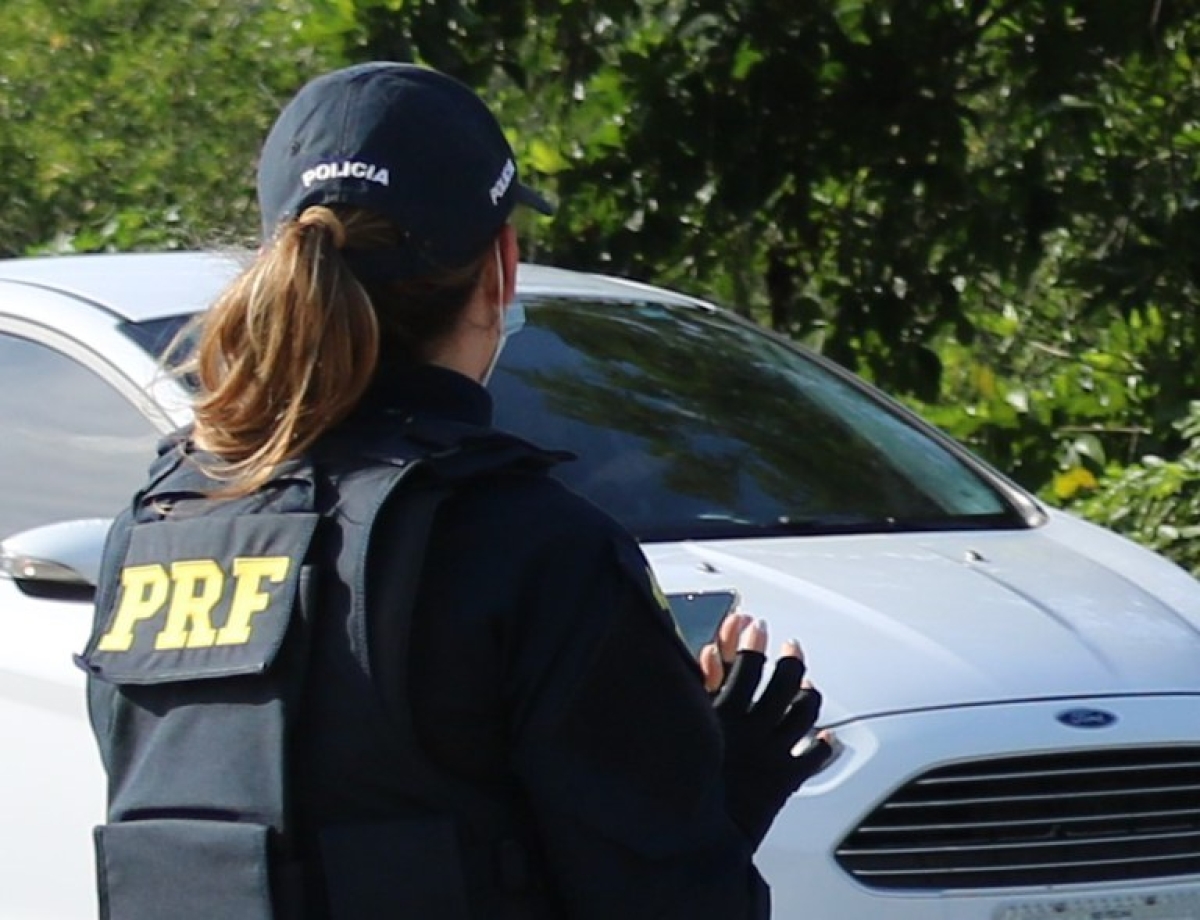 Itaporanga D´Ajuda/SE: PRF recupera na BR-101 automóvel roubado dois dias antes (Foto: PRF/SE)