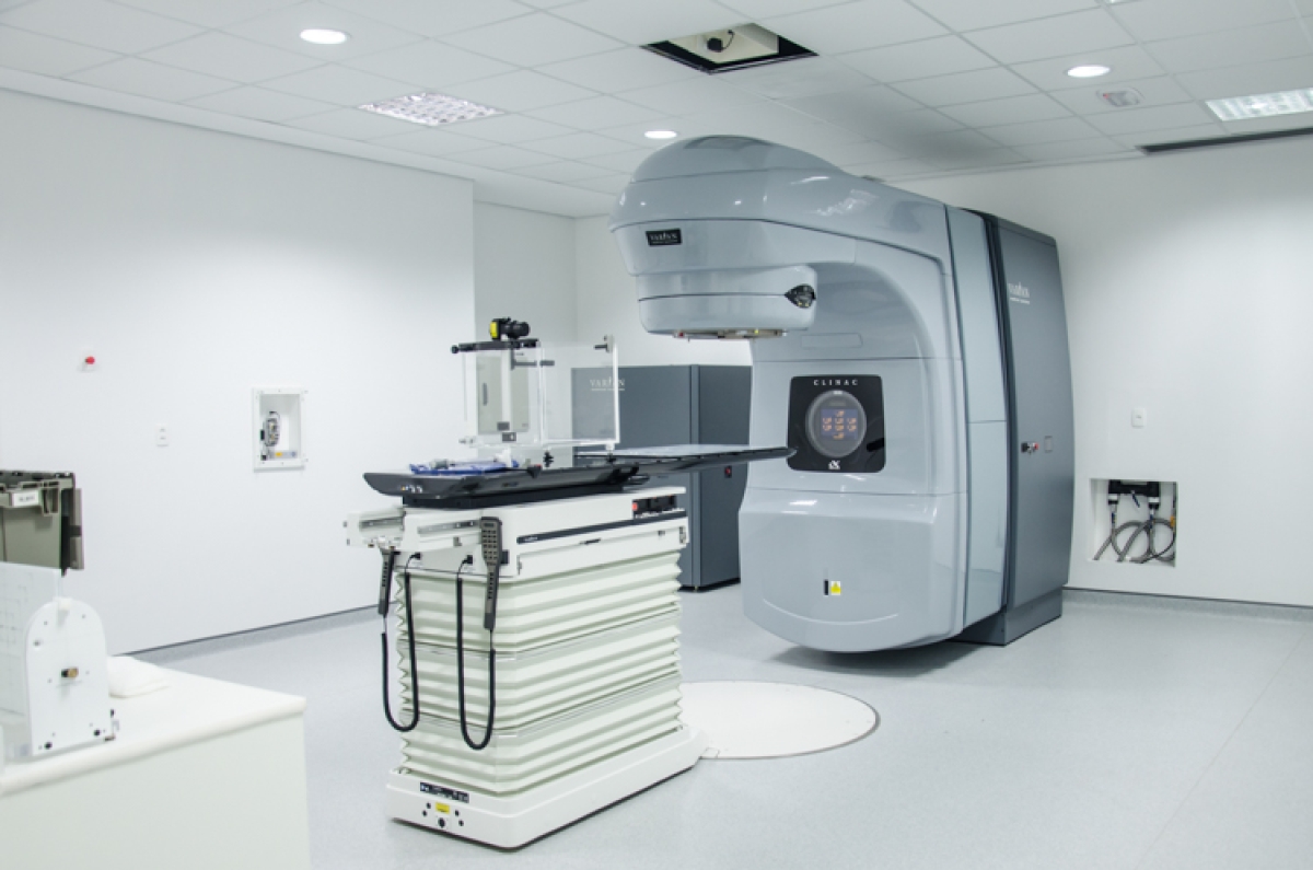 A máquina mais nova da radioterapia está sem funcionar desde semana passada (Foto: Flávia Pachesco/ SES/SE)
