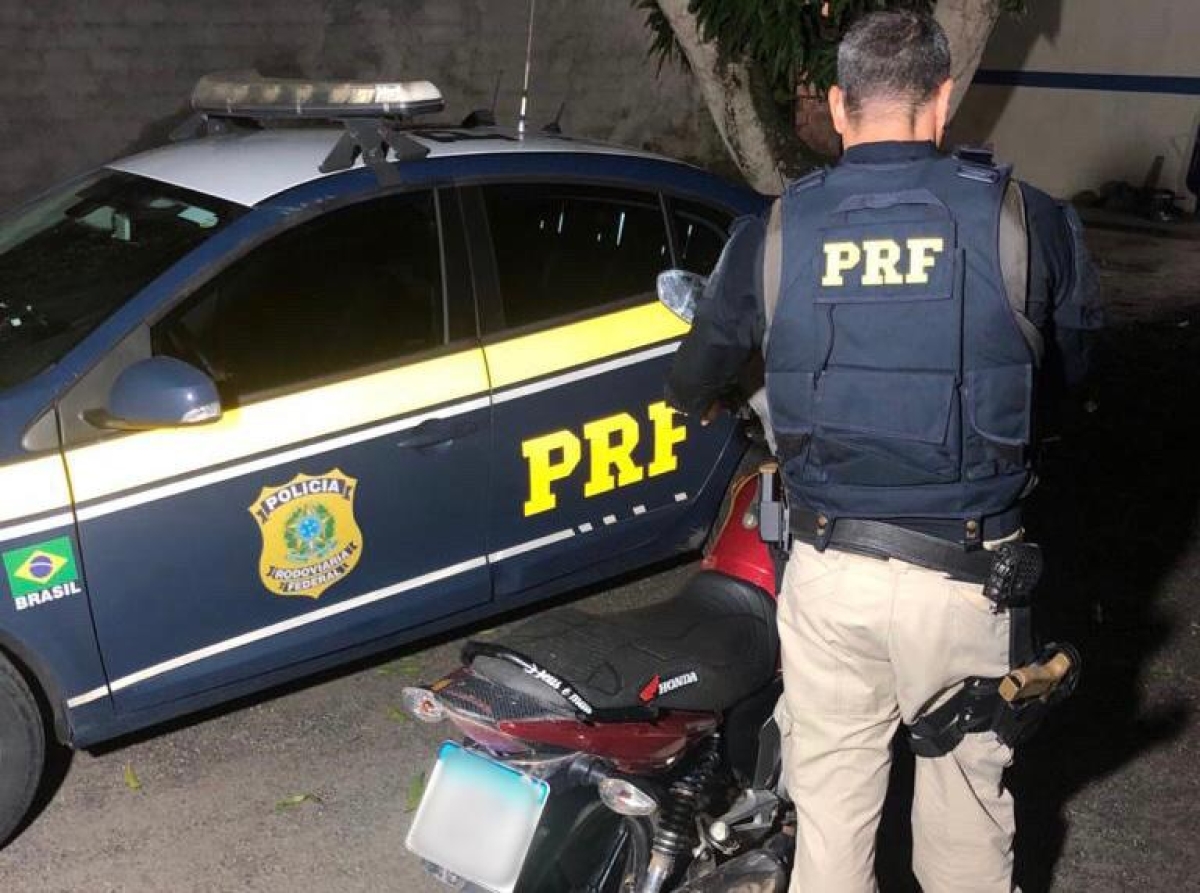 Cristinápolis/SE: PRF recupera motocicleta roubada três dias antes (Foto: PRF/SE)