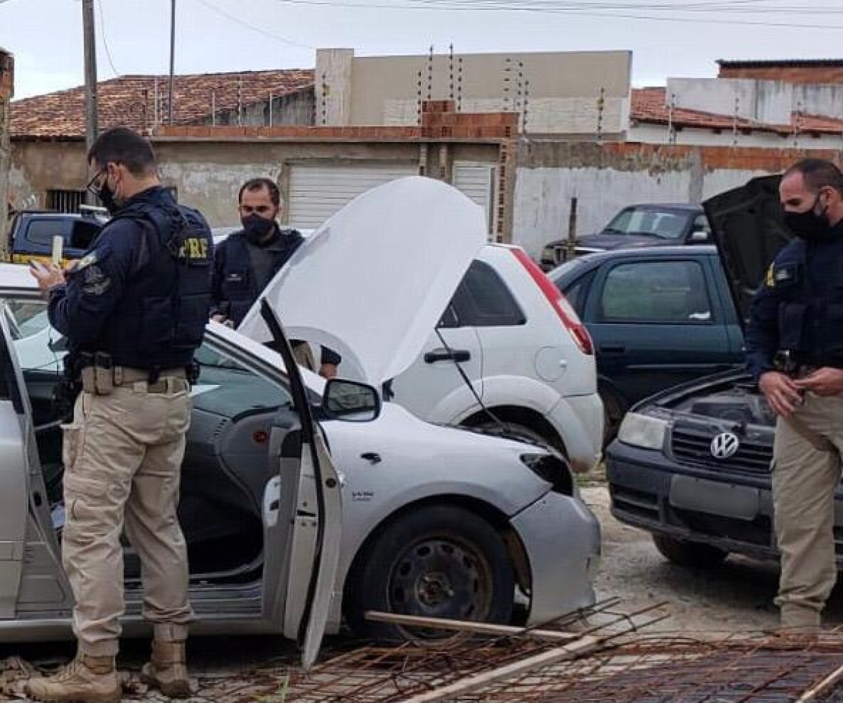 Nossa Sra. do Socorro/SE: PRF recupera veículo roubado em ação conjunta com a PC-SE (Foto: PRF/SE)