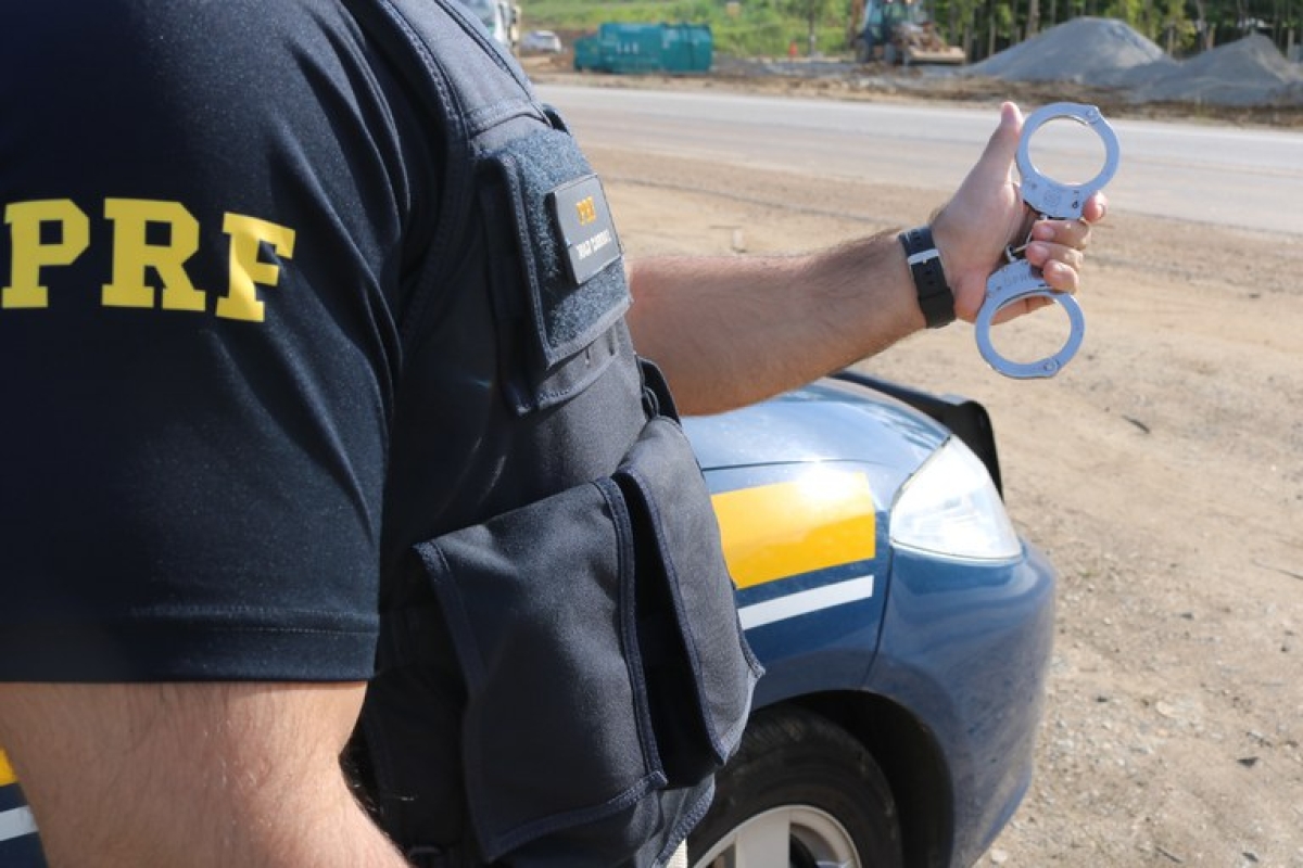 Malhada dos Bois/SE: PRF detém na BR-101 foragido da justiça (Foto: PRF/SE)