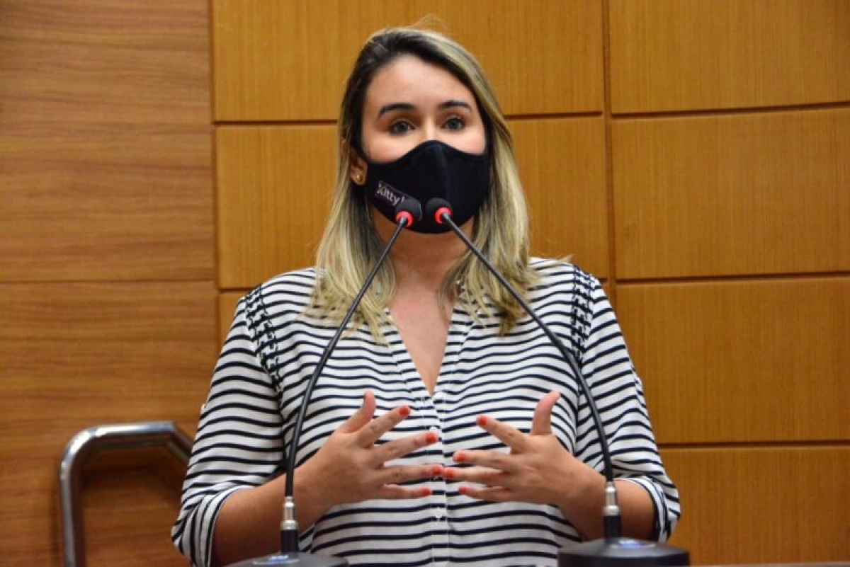 Kitty Lima condena crime contra animal em Porto da Folha (Foto: Joel Luiz/ Alese)