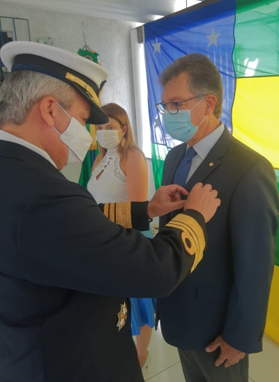 Laércio Oliveira é homenageado com medalha "Amigo da Marinha" (Foto: Site Laércio Oliveira)
