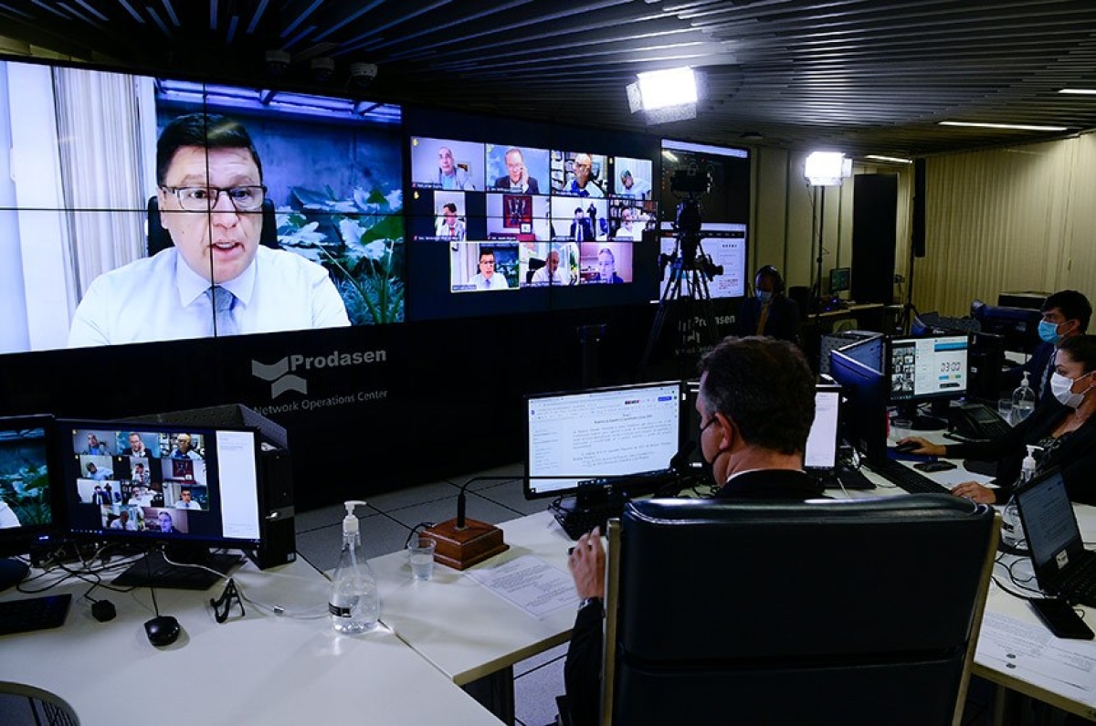 Carlos Viana foi o relator dessa proposta, que acaba com a perda automática da nacionalidade brasileira para quem obtém nacionalidade em outro país
(Foto: Pedro França/ Agência Senado)