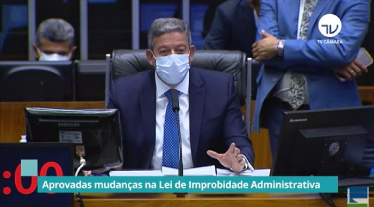 Câmara aprova proposta que revisa a Lei de Improbidade Administrativa (Imagem: Reprodução de vídeo/ YouTube/ Câmara dos Deputados)