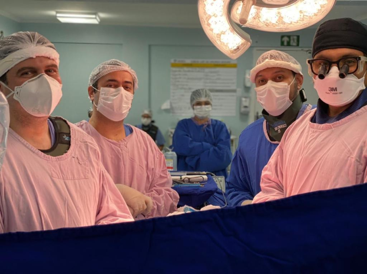 Unidade hospitalar realizou operação para correção de escoliose do adolescente (Foto: Hospital de Cirurgia)