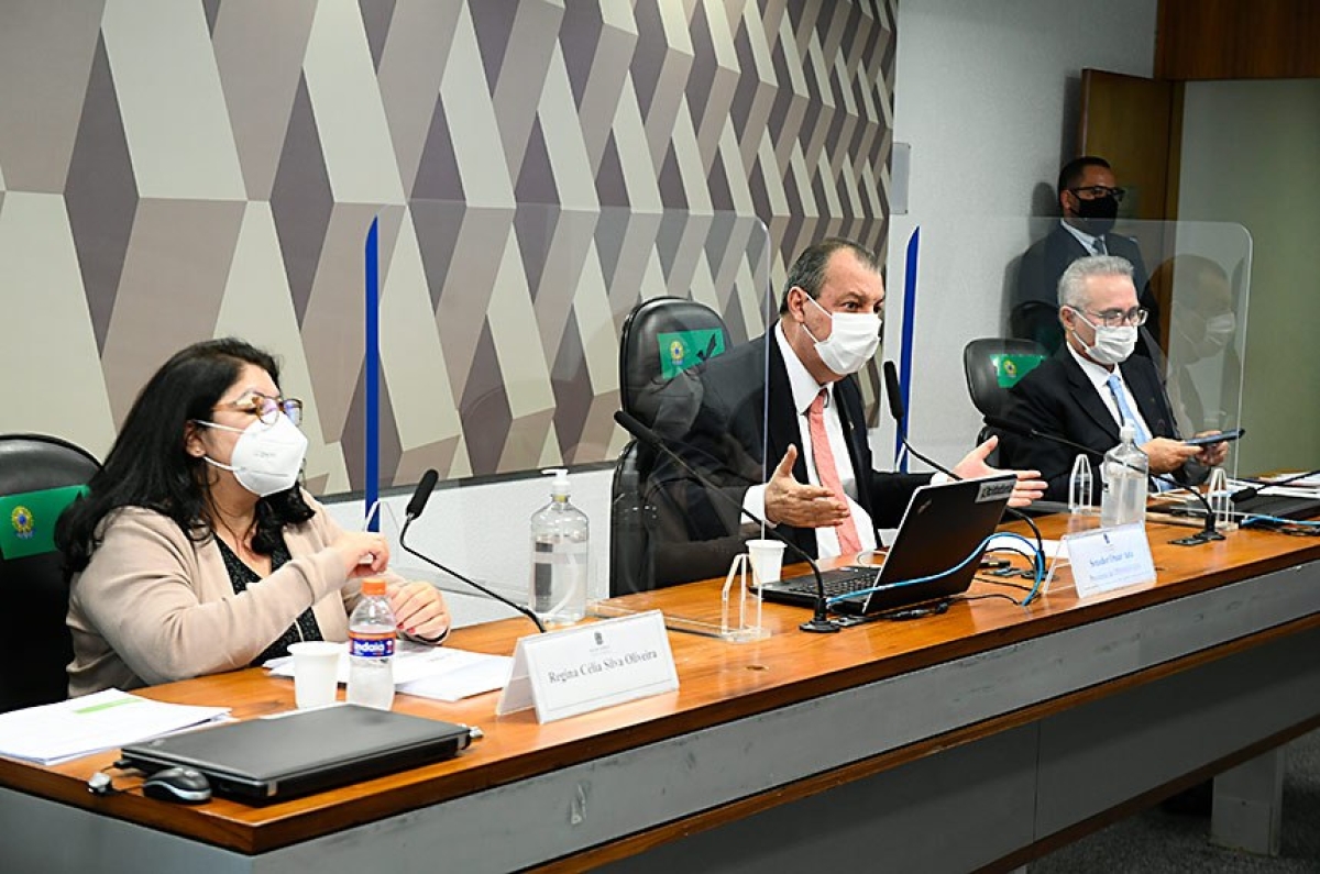 As explicações da servidora responsável pela fiscalização do contrato de compra de vacinas do Ministério da Saúde não convenceram senadores, que alegaram haver irregularidades no procedimento de negociação (Foto: 
Marcos Oliveira/ Agência Senado)
