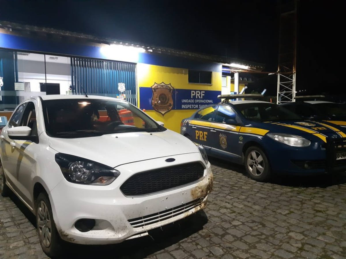 BR-101: PRF recupera automóvel roubado após acompanhamento tático (Foto: PRF/SE)