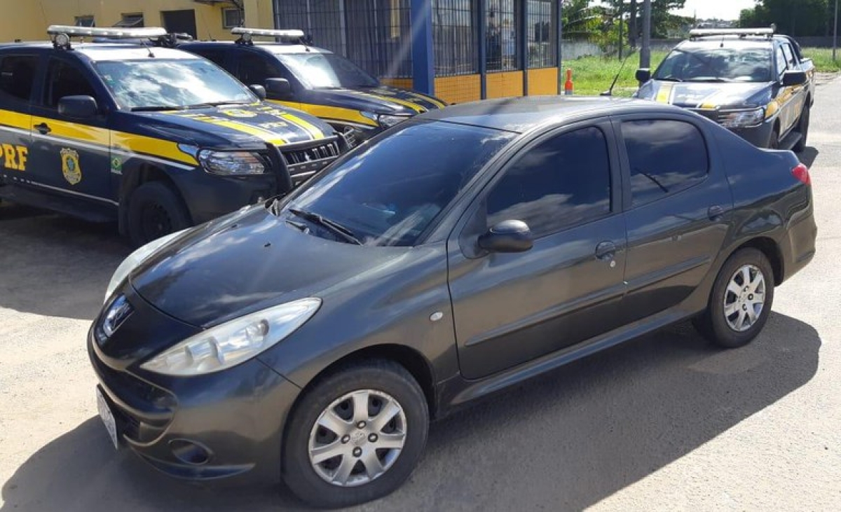 N. Sra. do Socorro/SE: PRF recupera na BR-235 veículo furtado (Foto: PRF/SE)