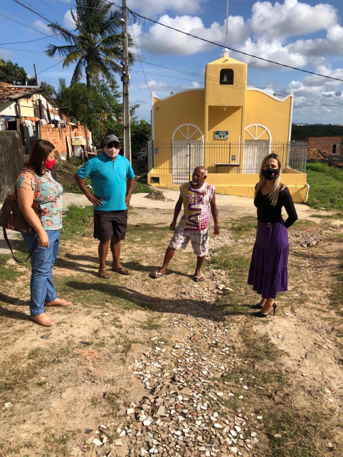 Sheyla Galba constata problemas de infraestrutura no bairro Capucho e cobra providências à gestão municipal (Foto: Assessoria Sheyla Galba)