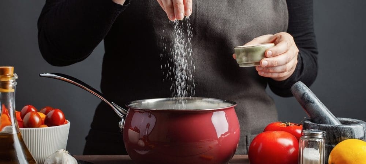 Estudo: substituir o sal por produtos equivalentes ajuda a controlar hipertensão (Foto: Olhar Digital)