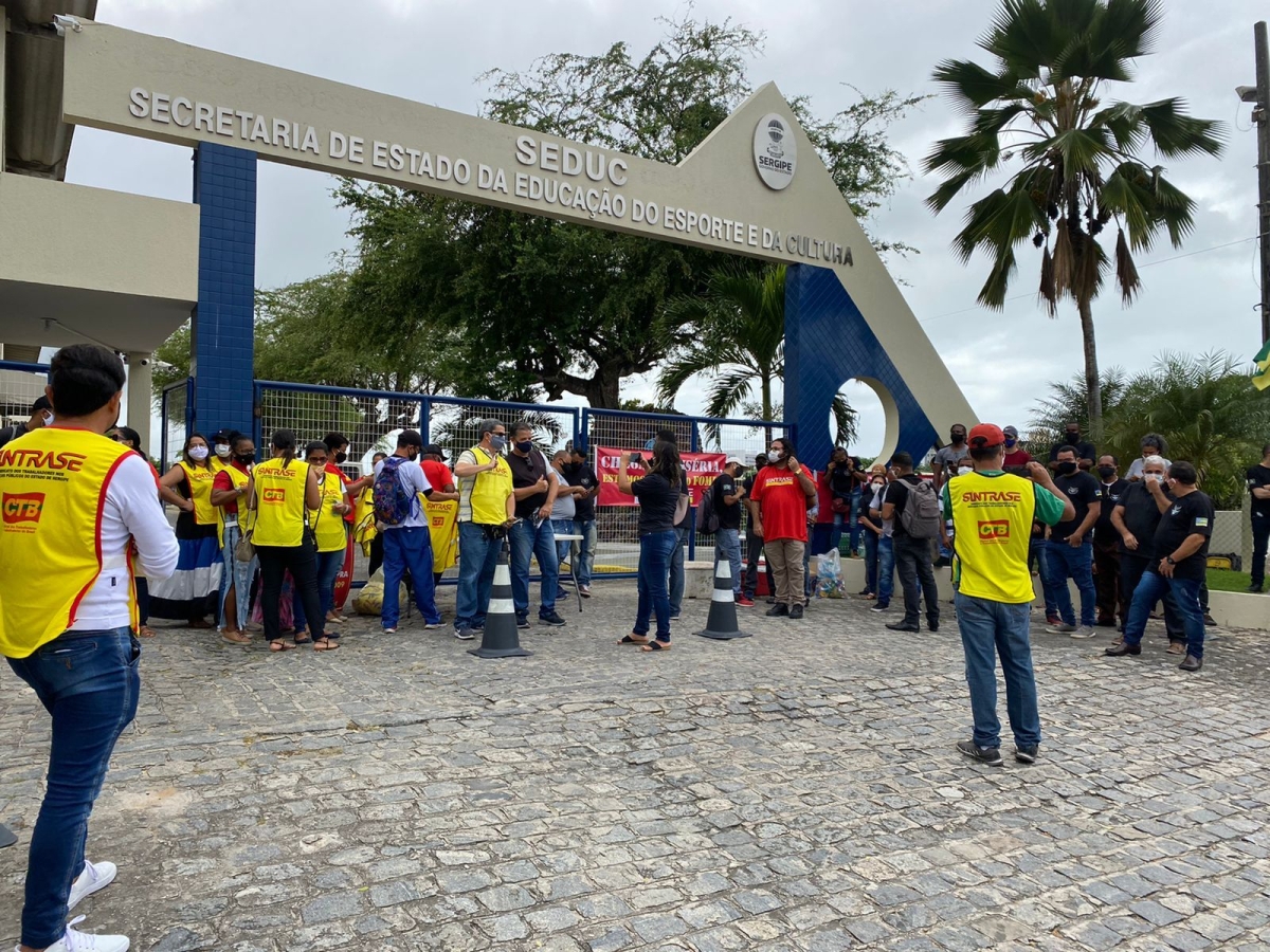 Servidores administrativos iniciam paralisação de 48h nesta terça (Foto: Sintrase)